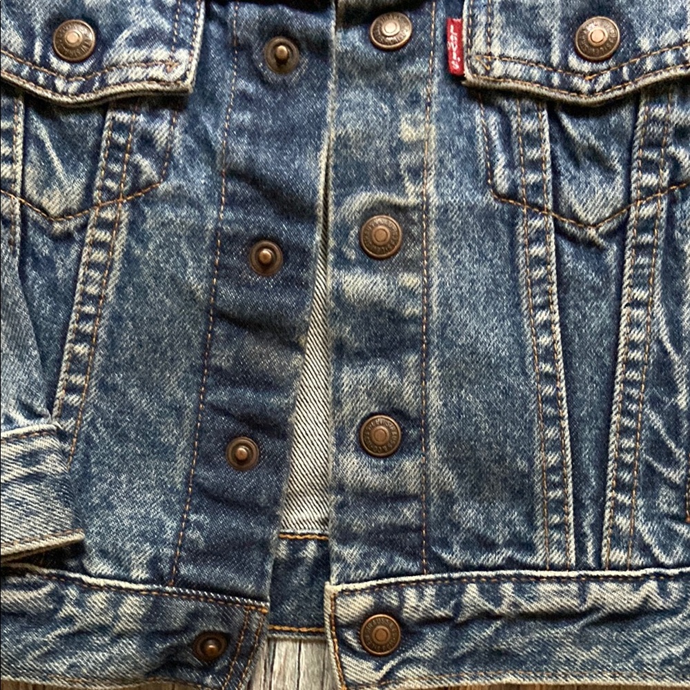 Vintage Levi's Blue Jean Jacket Classic Denim Style - Picture 5 of 8